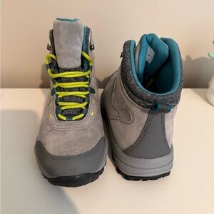 Duluth Trading Co Gray and Green Winter Boots